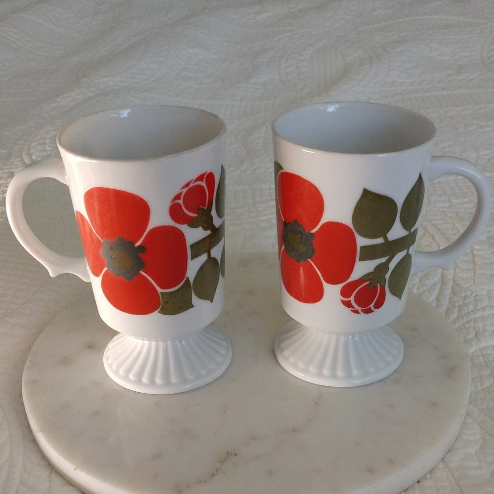 RETRO 1960-1970 PEDESTAL PORCELEIN COFFEE MUGS (2)  WHITE WITH ORANGE FLOWER
